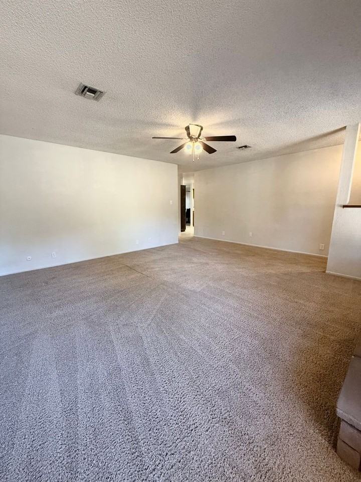 4929 Sparrow Hawk Ln - Photo 5 of 33