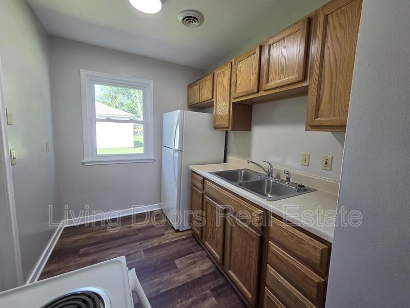 323 S 47th St - Photo 2 of 13
