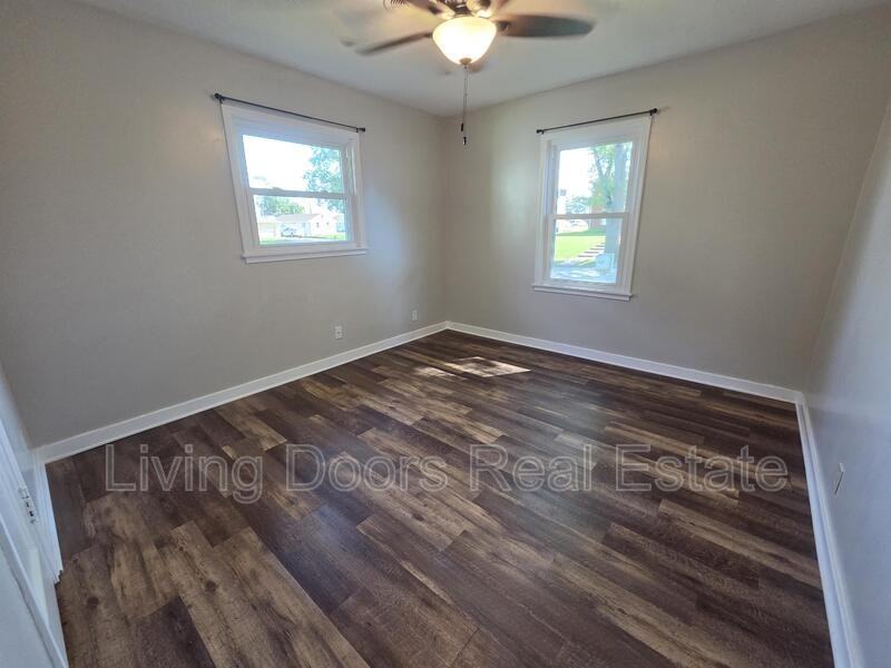 323 S 47th St - Photo 5 of 13
