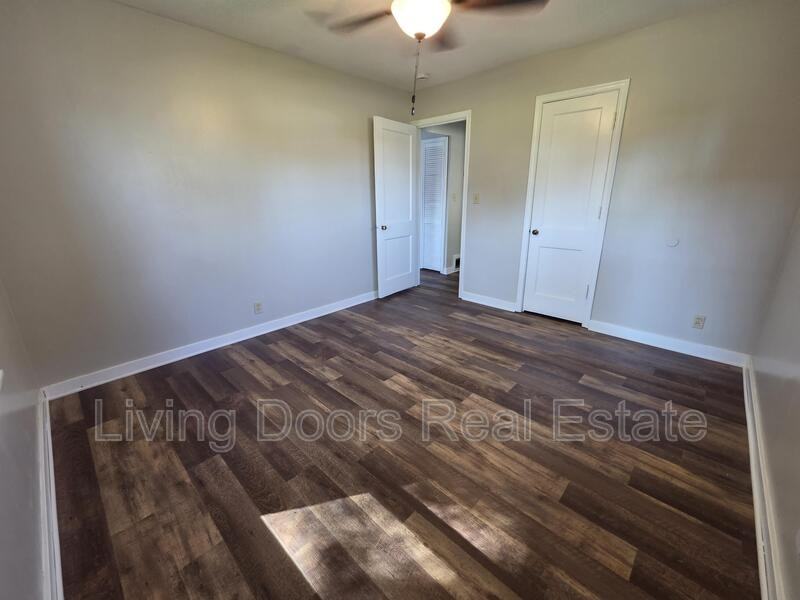 323 S 47th St - Photo 6 of 13