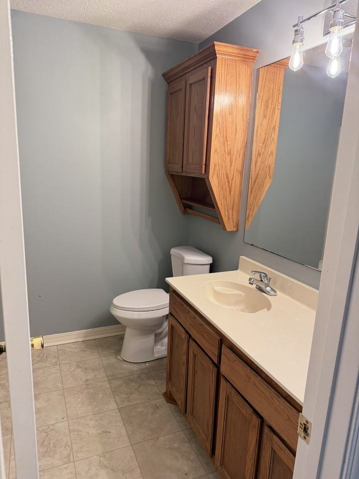 403 Crystal Dr - Photo 4 of 26