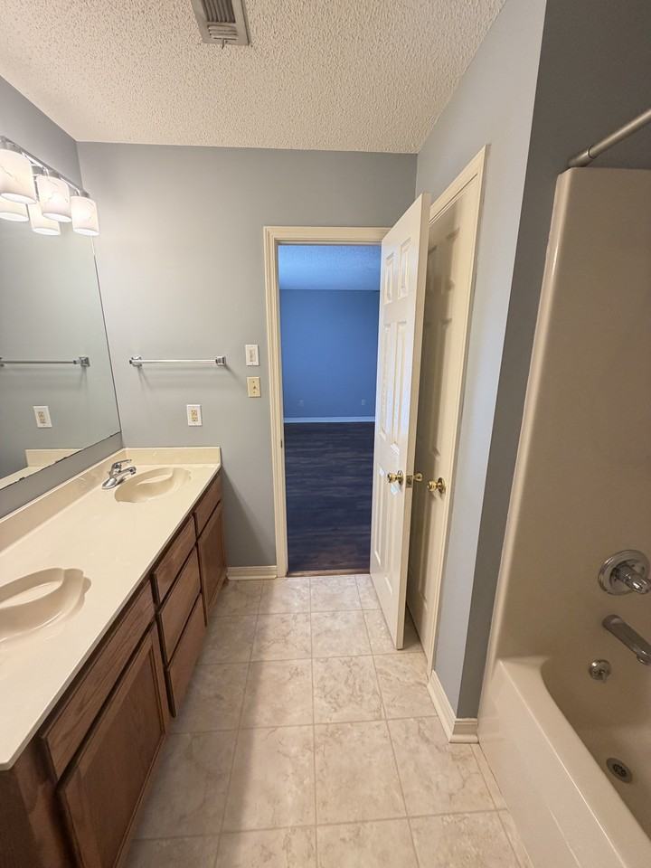 403 Crystal Dr - Photo 5 of 26