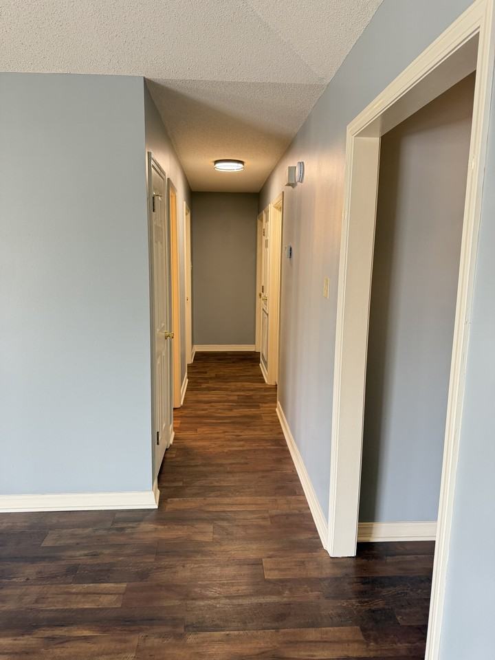 403 Crystal Dr - Photo 6 of 26