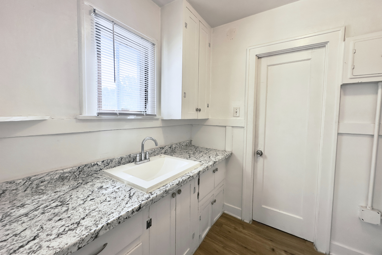 723 W. Lewis Street - Photo 4 of 28