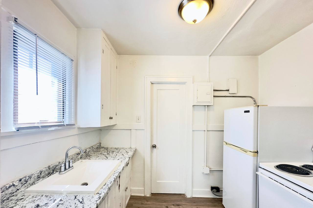 723 W. Lewis Street - Photo 5 of 28