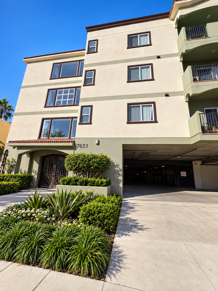 Yaya Laurel 1 Apartments - Photo 2 of 24
