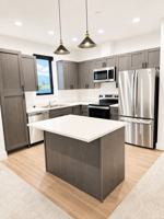 featured image of 711 Victory Ln