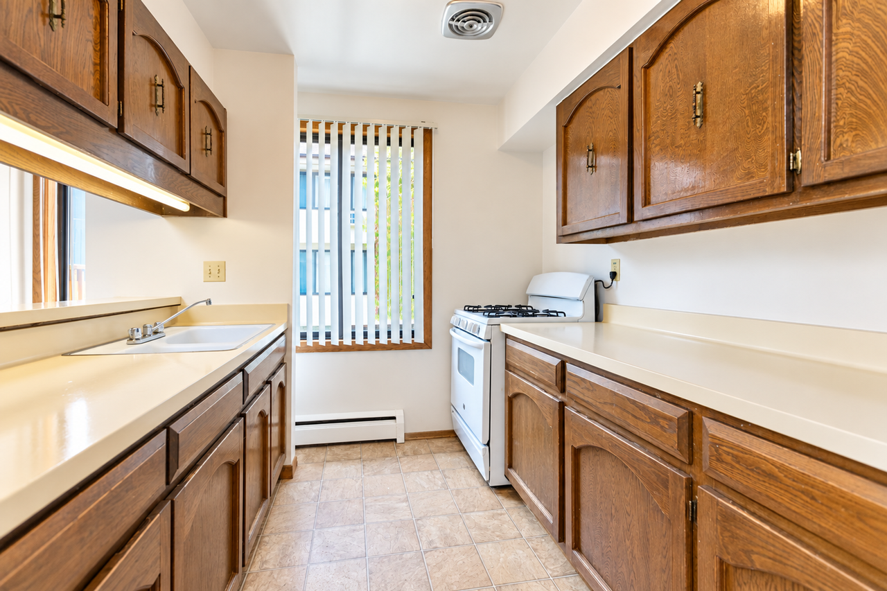 Woodland Court Apartment Homes No Gimmicks! FREE HEAT - Photo 3 of 39