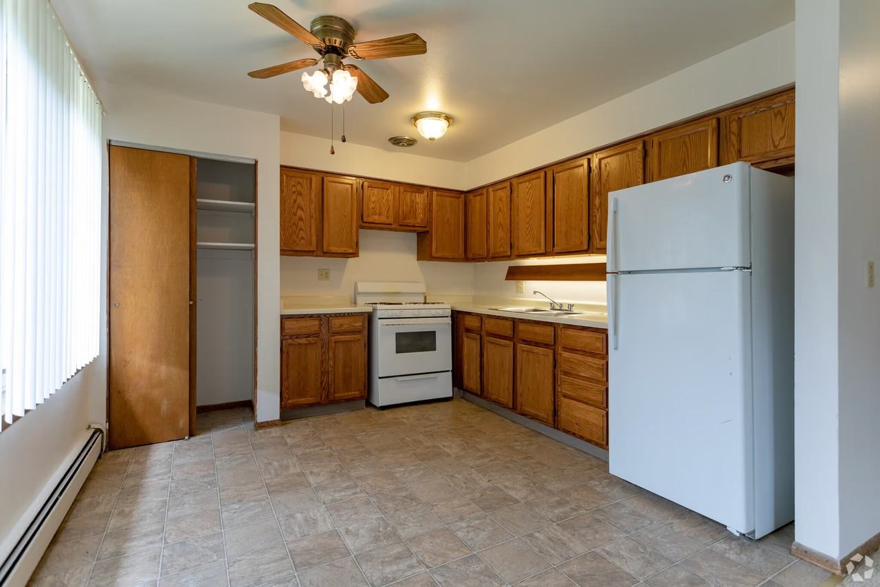 Woodland Court Apartment Homes No Gimmicks! FREE HEAT - Photo 6 of 39