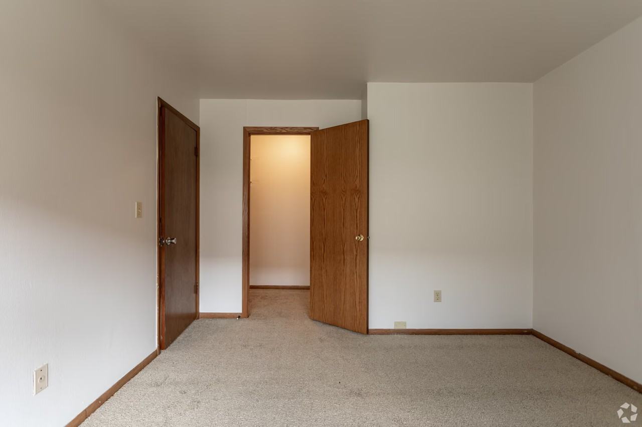 Woodland Court Apartment Homes No Gimmicks! FREE HEAT - Photo 7 of 39