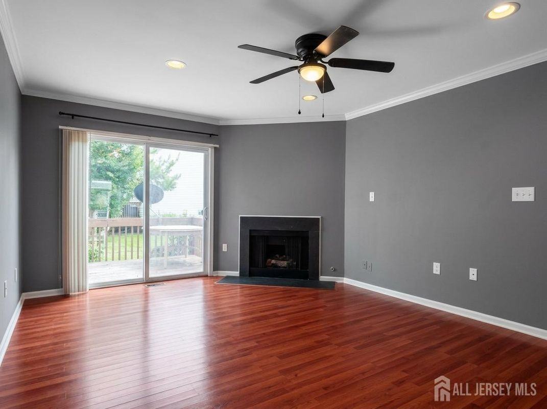 10 Dina Ln - Photo 5 of 24