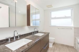featured image of Oxford St & Marine Ln #402
