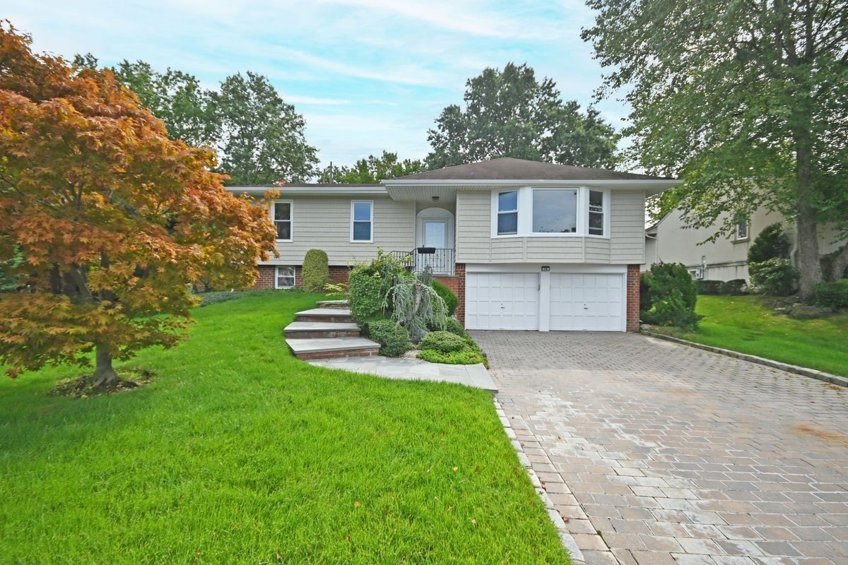19 Carriage Rd - Photo 2 of 13