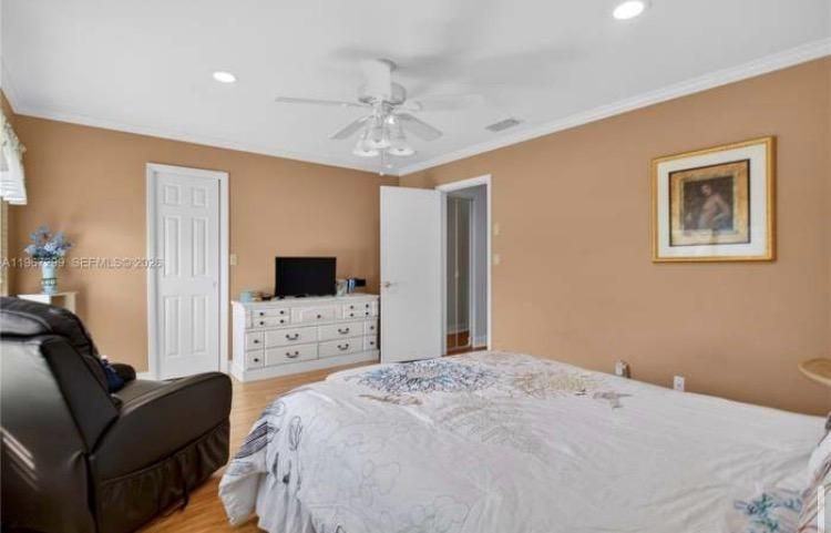 10681 Greenbriar Ct - Photo 2 of 10