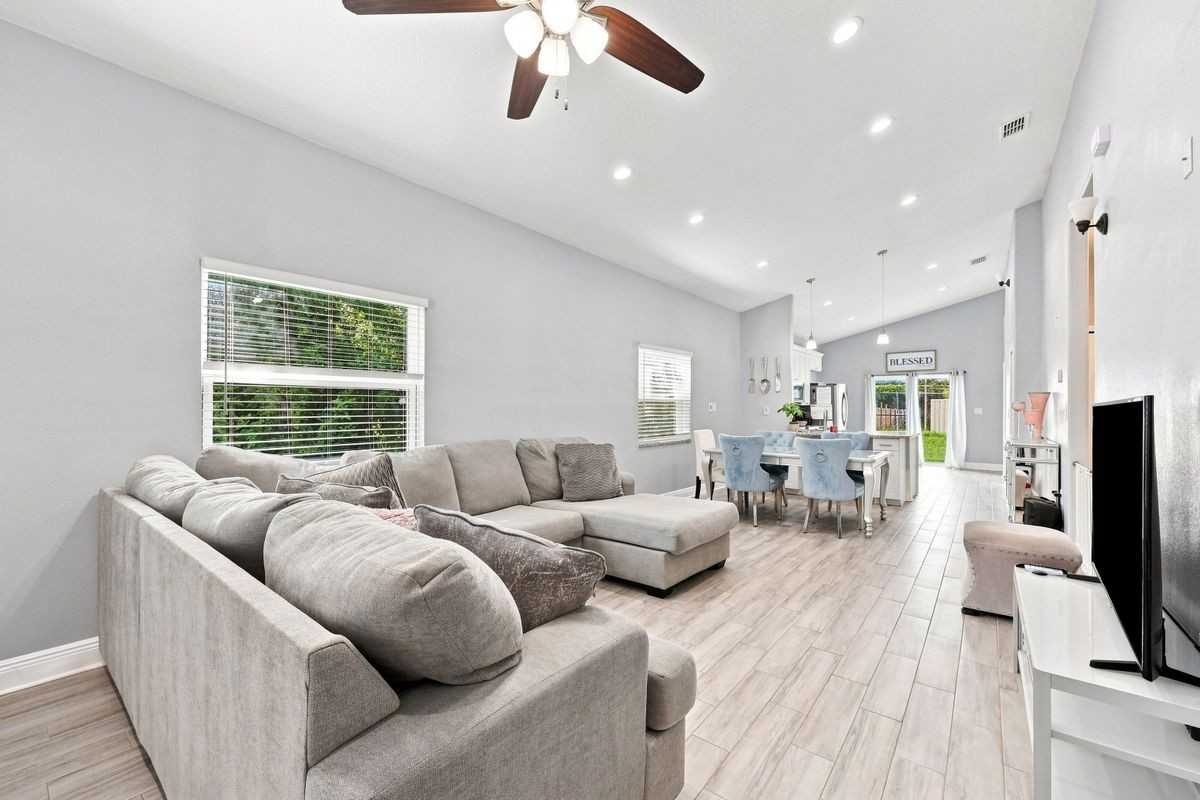 1325 36th St - Photo 4 of 13