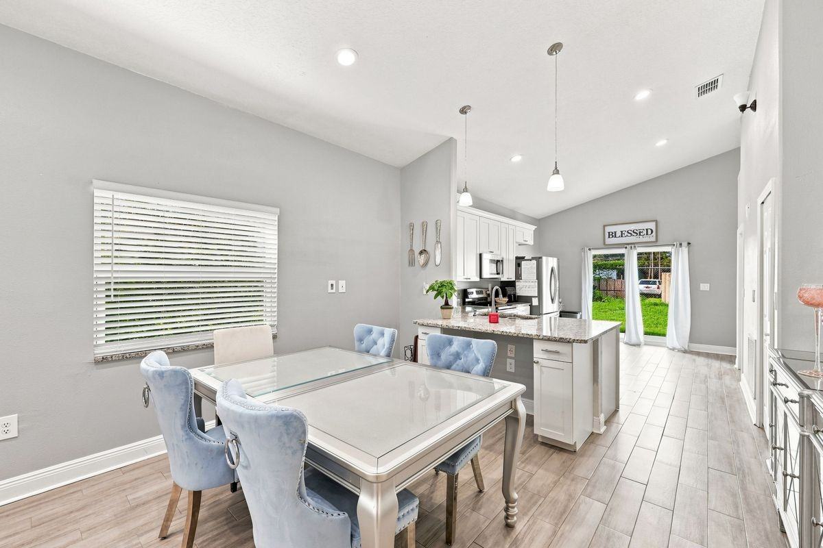 1325 36th St - Photo 5 of 13