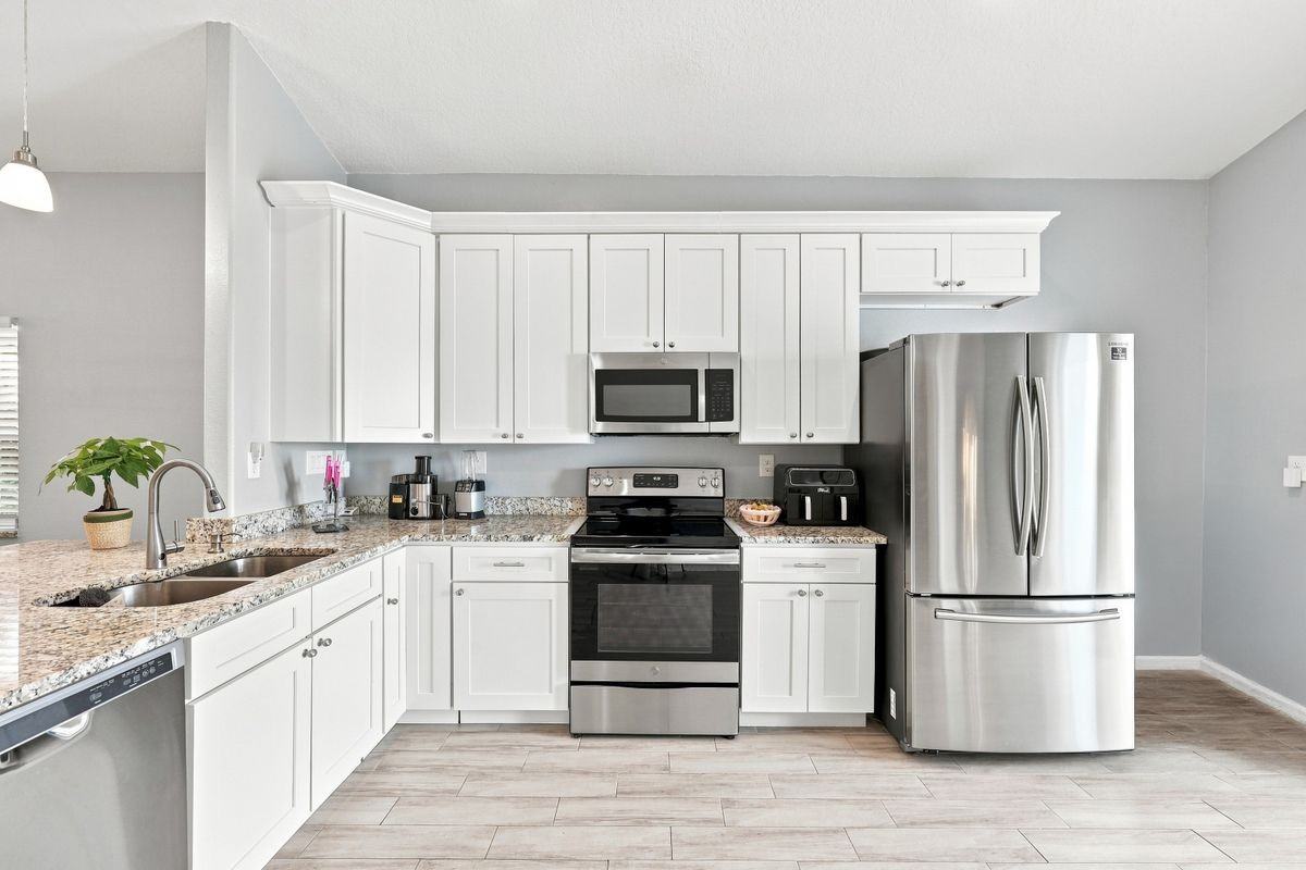1325 36th St - Photo 6 of 13