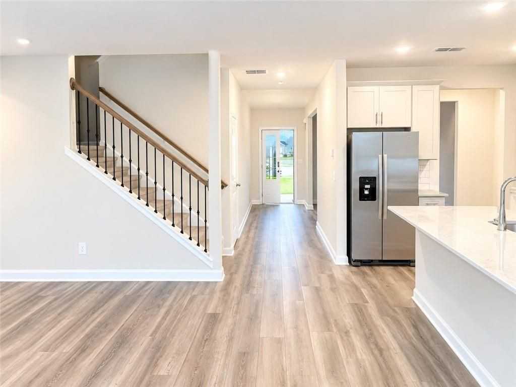 38 Warwick Ct - Photo 3 of 15