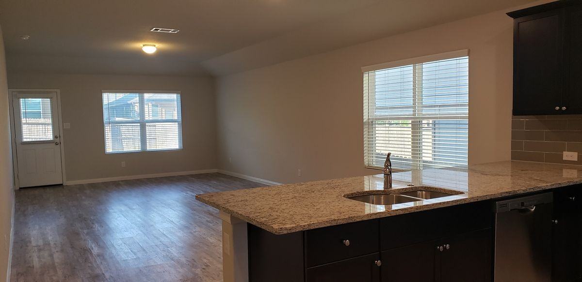 6114 Akin Pl - Photo 4 of 27