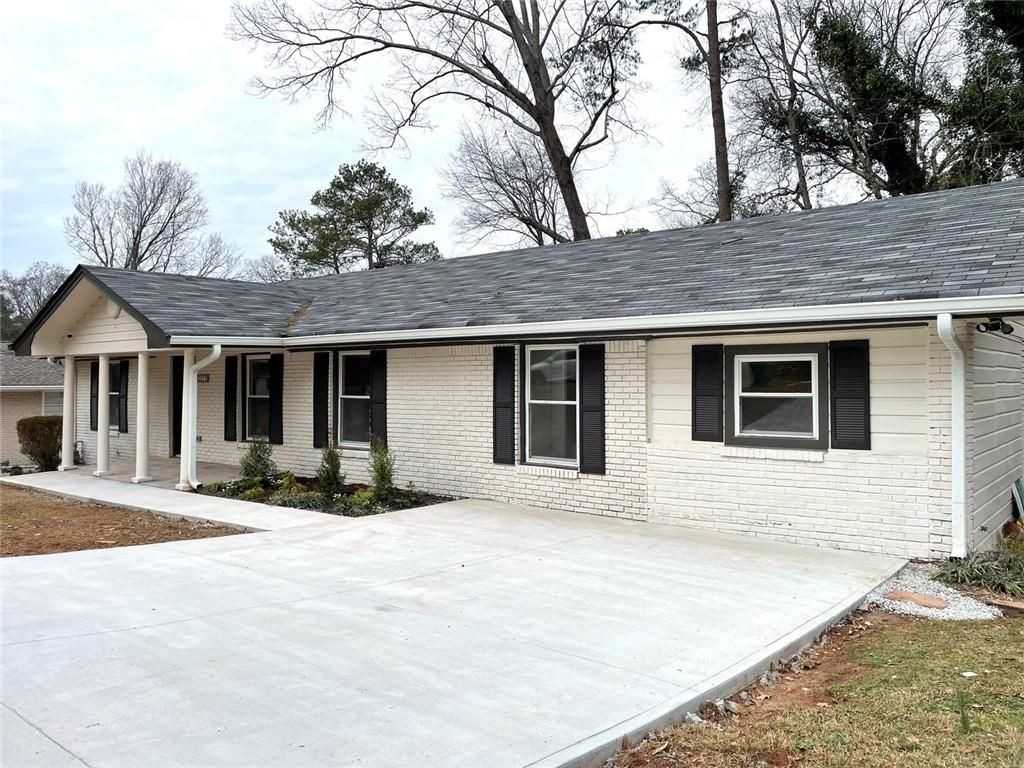 2272 Collier Dr - Photo 2 of 12