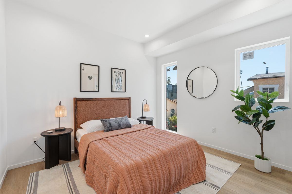 1430 S Cloverdale Ave ##1/2 - Photo 7 of 26