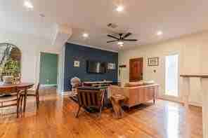 2415 Durwood St ##B - Photo 3 of 24