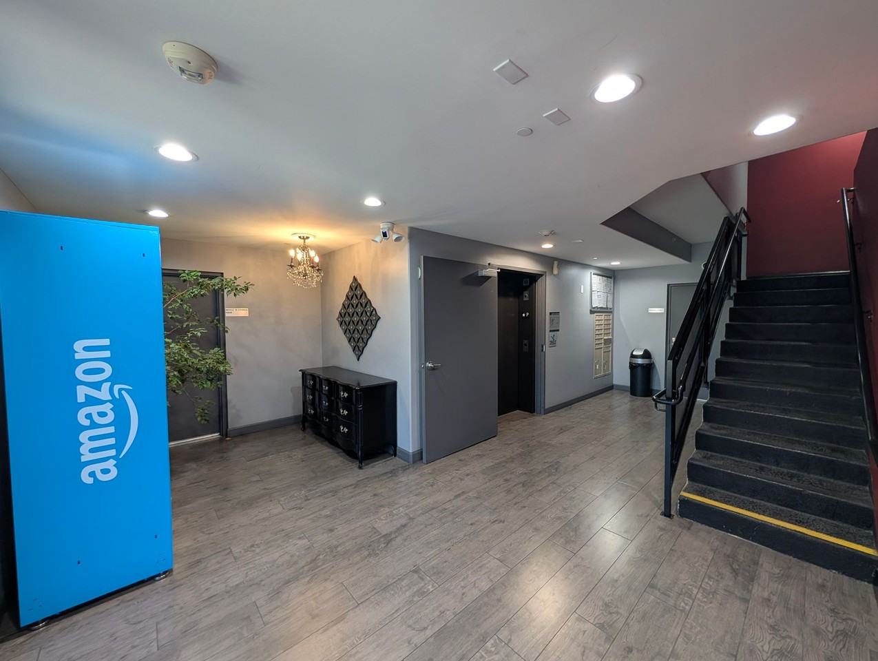 6851 Laurel Canyon Blvd - Photo 3 of 4