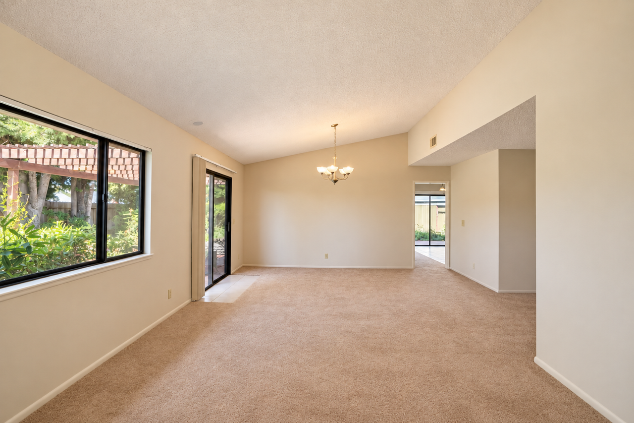 160 Galaxy Way - Photo 3 of 14