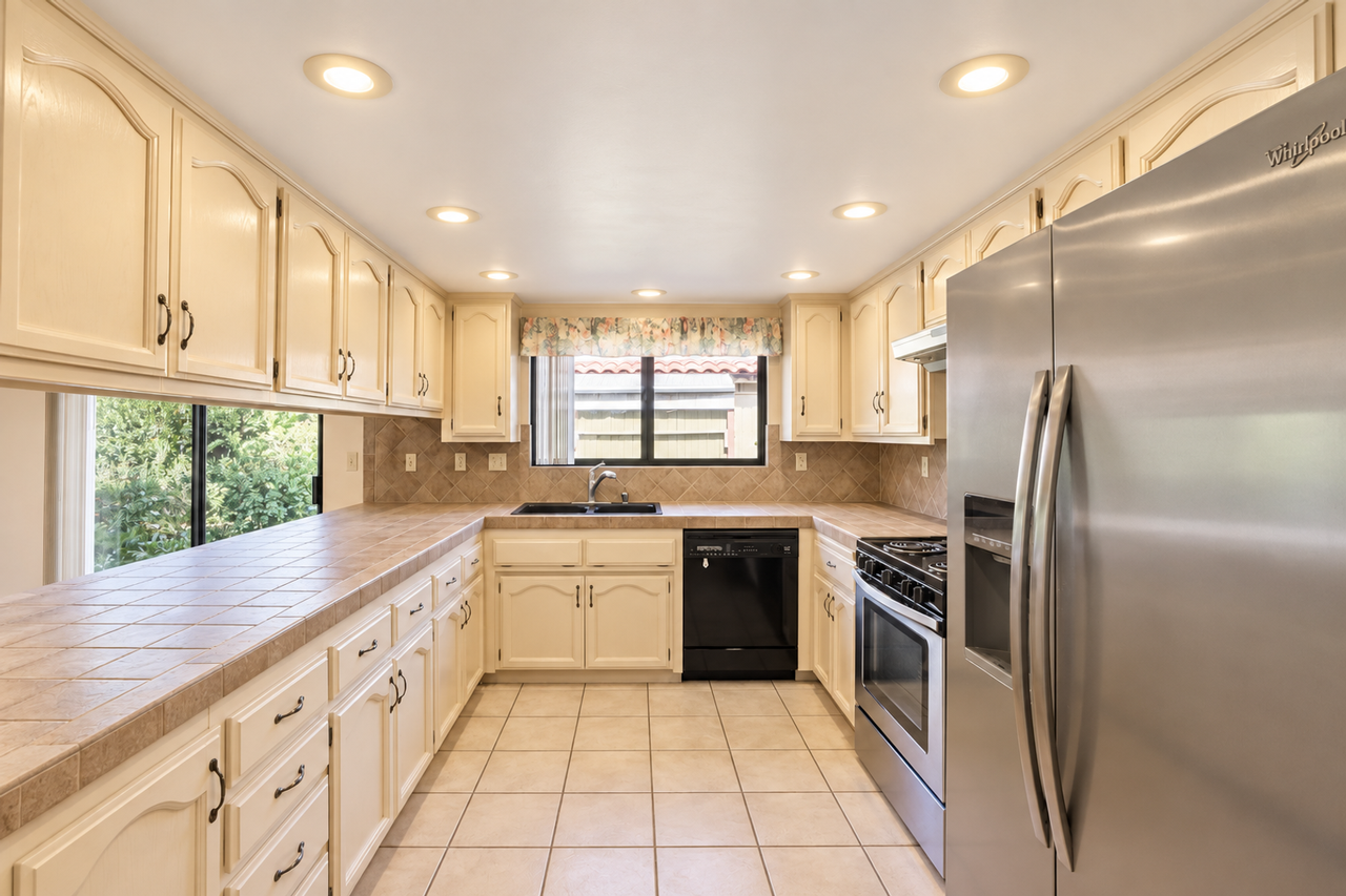 160 Galaxy Way - Photo 5 of 14