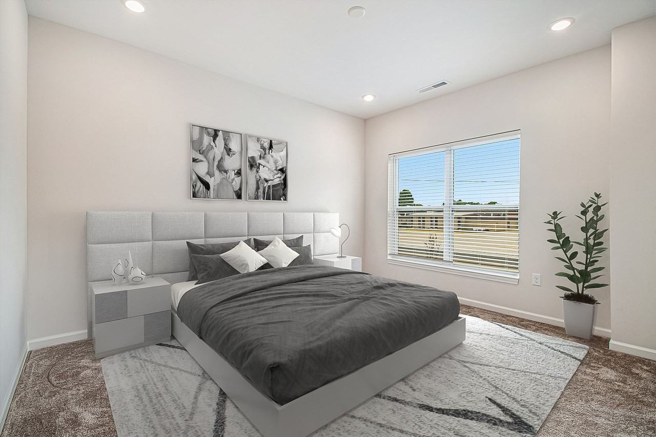 1006 S Indiana Ave #204 - Photo 2 of 13