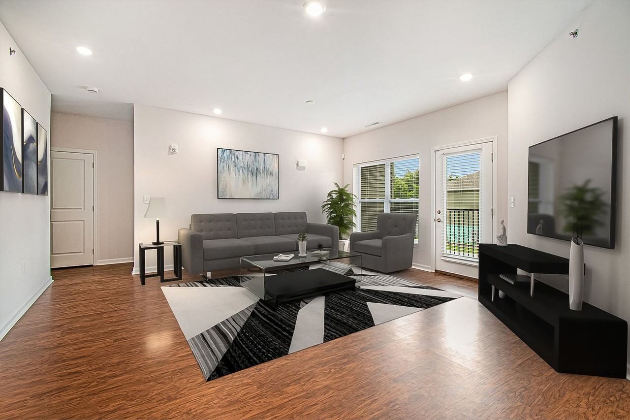 1006 S Indiana Ave #204 - Photo 3 of 13