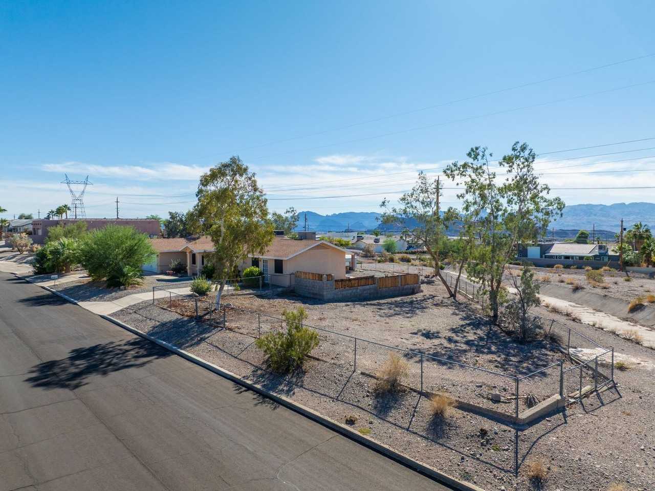 1099 Pueblo Dr - Photo 2 of 23