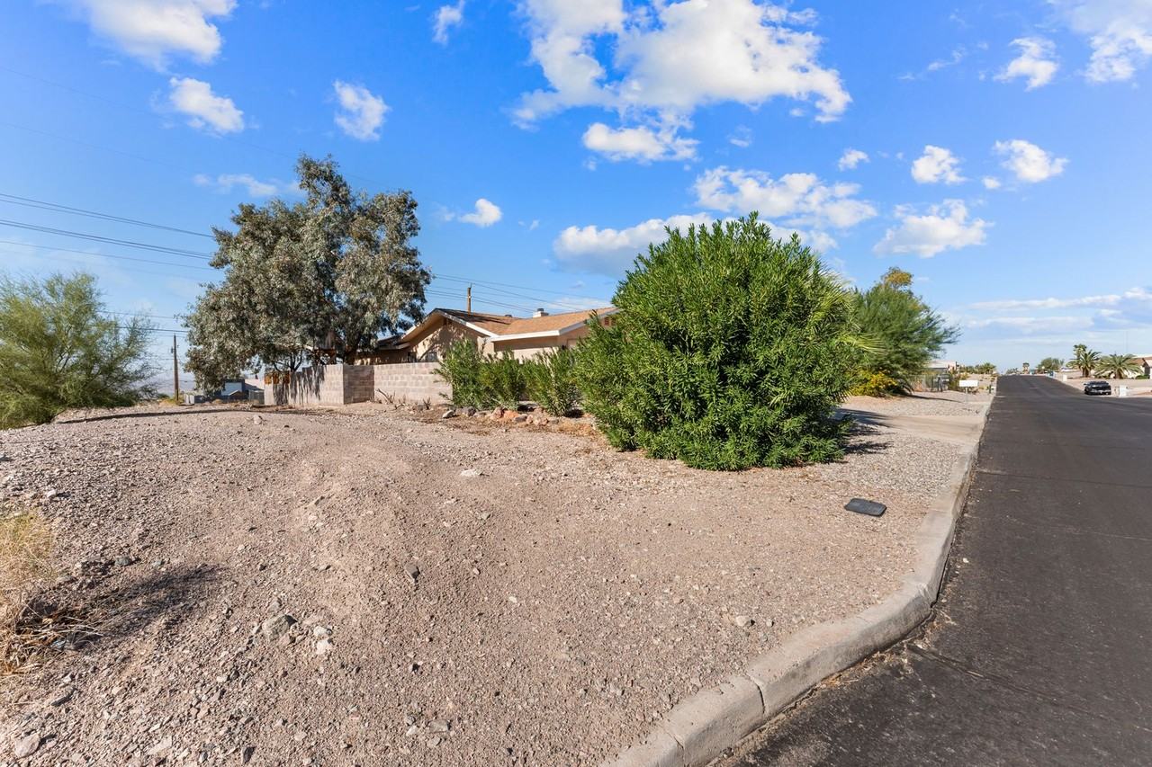 1099 Pueblo Dr - Photo 3 of 23
