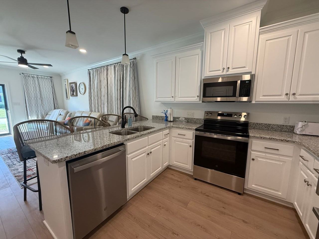 4819 James Town Dr - Photo 3 of 10
