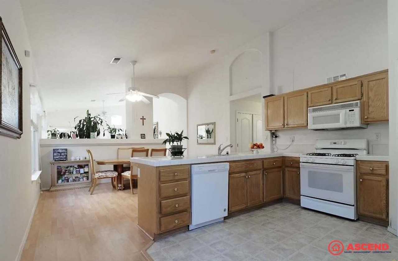 9425 Lanneau Ct - Photo 7 of 18