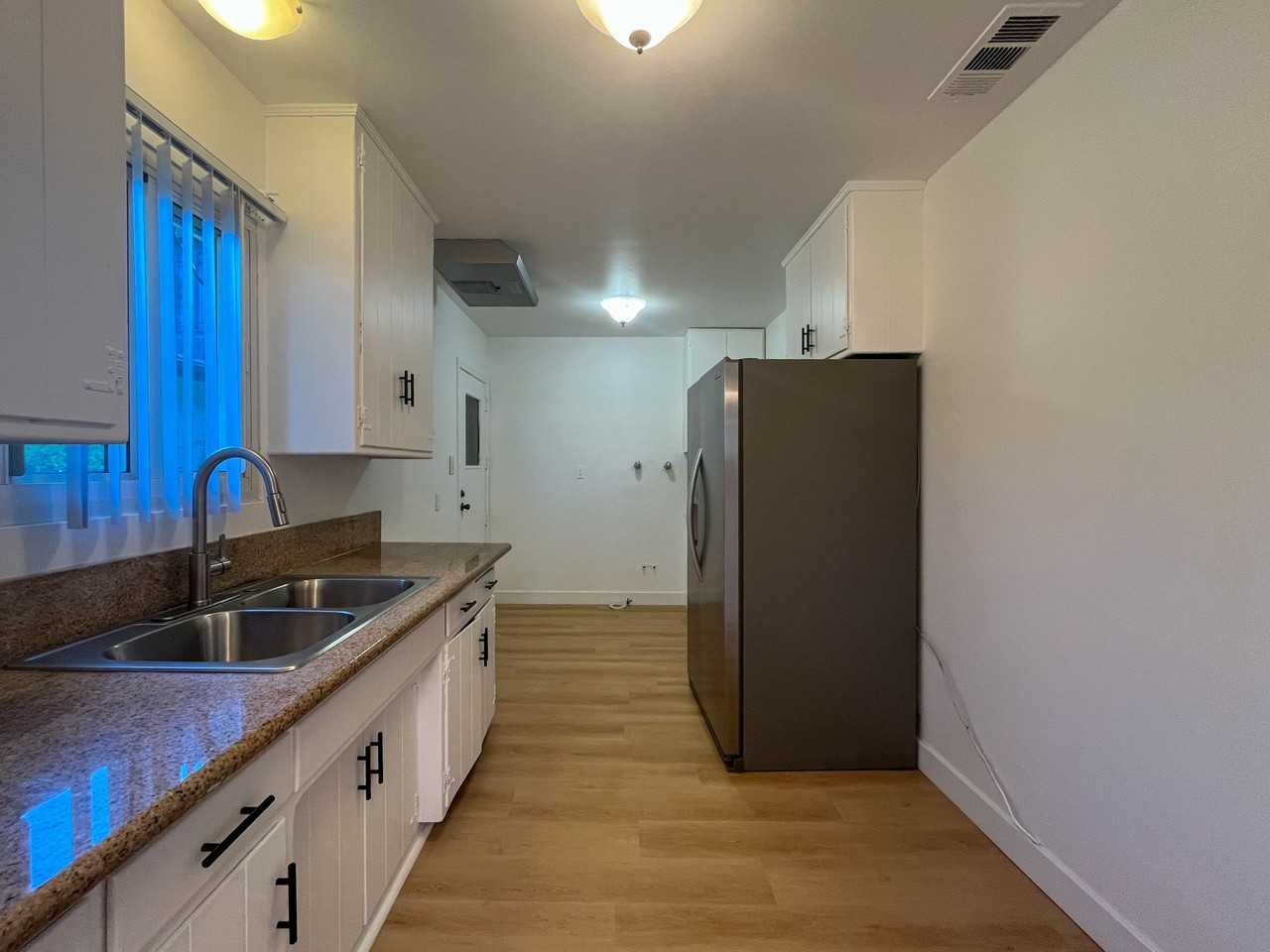10625 Crenshaw Blvd - Photo 2 of 15