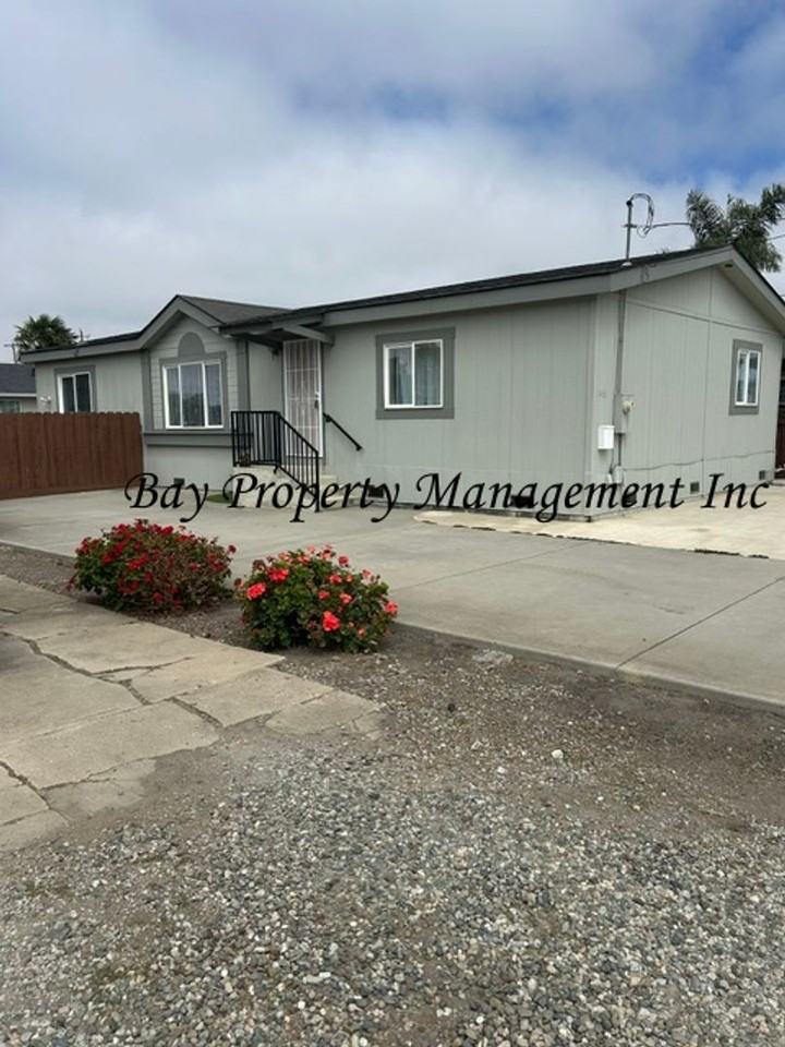 11481 Preston St - Photo 2 of 14