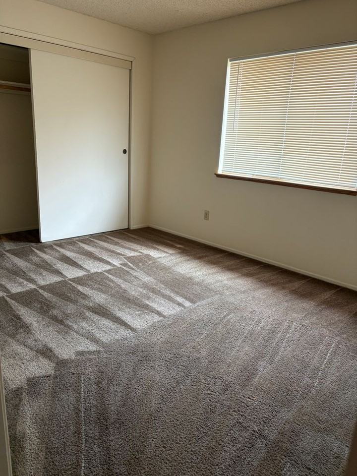9641 N Loop Blvd - Photo 4 of 7