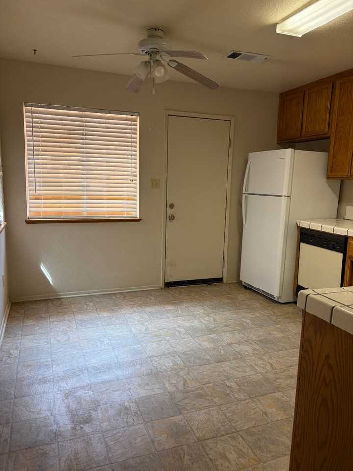 9641 N Loop Blvd - Photo 6 of 7