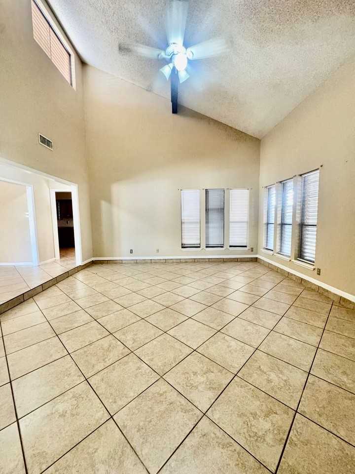 5909 Golden Canyon Dr - Photo 7 of 29
