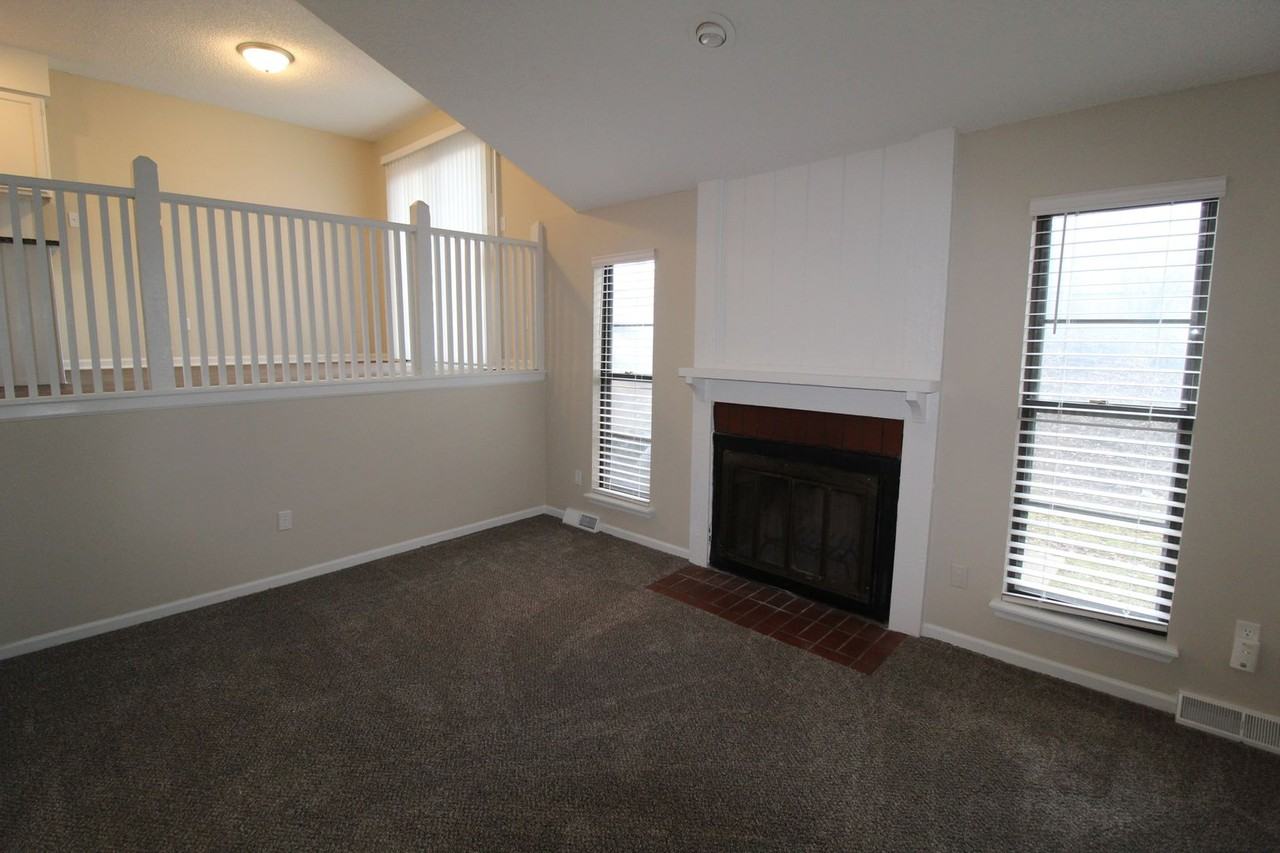 117 S Saxony Dr - Photo 6 of 13