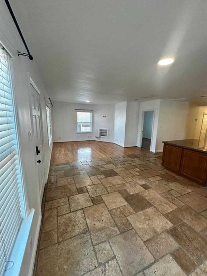 436 S Seaward Ave - Photo 2 of 21