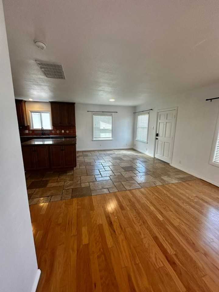 436 S Seaward Ave - Photo 3 of 21