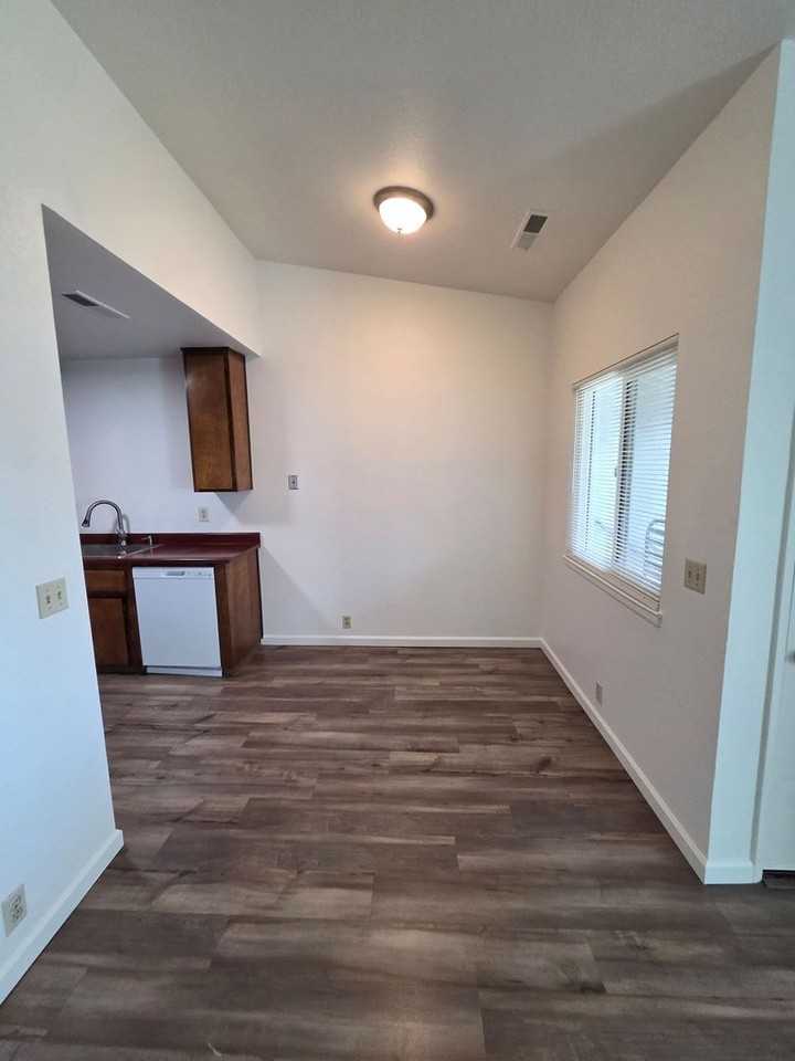 390 Cherry Ln #13 - Photo 5 of 14
