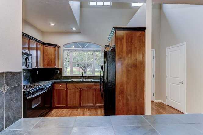 3353 N Aster Ave - Photo 5 of 24