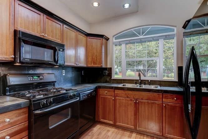 3353 N Aster Ave - Photo 6 of 24