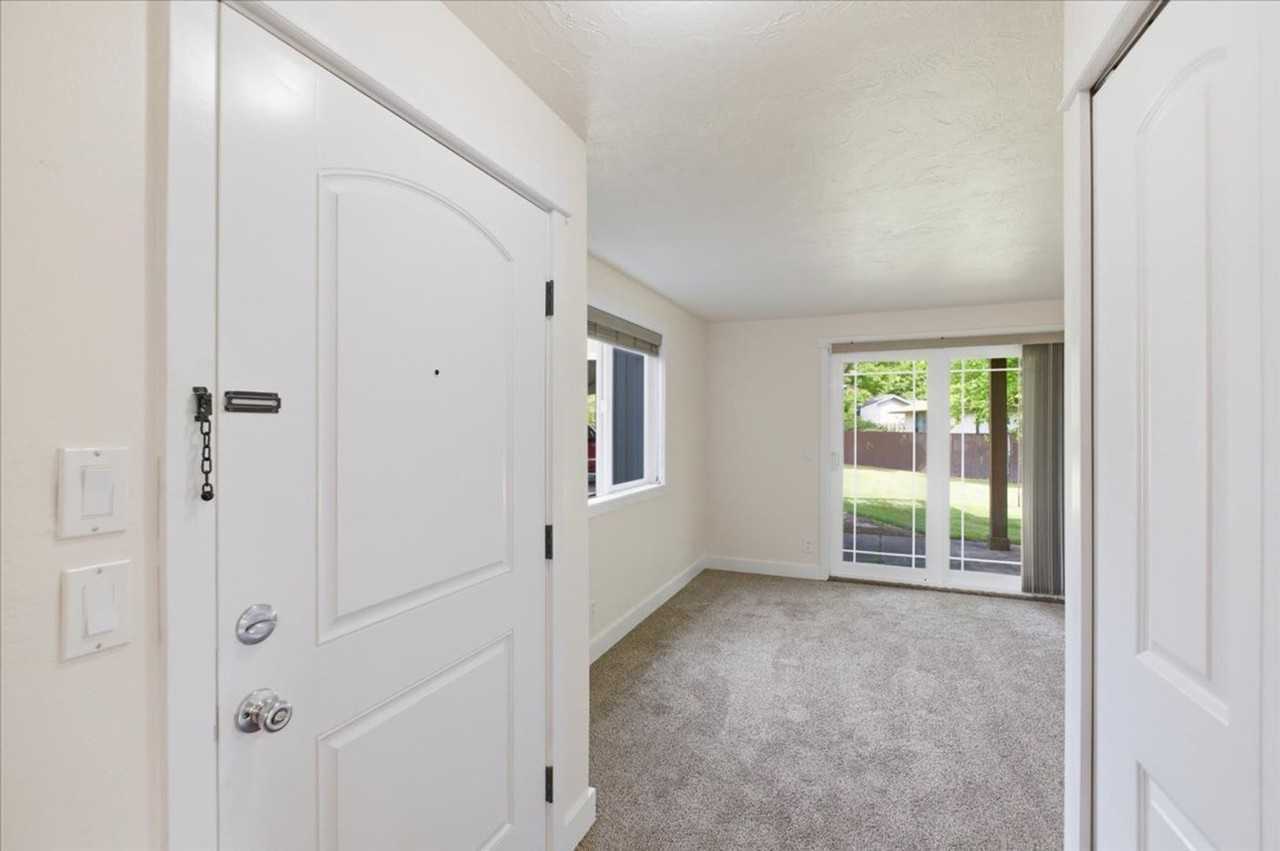 2864 Newton Pl - Photo 4 of 30