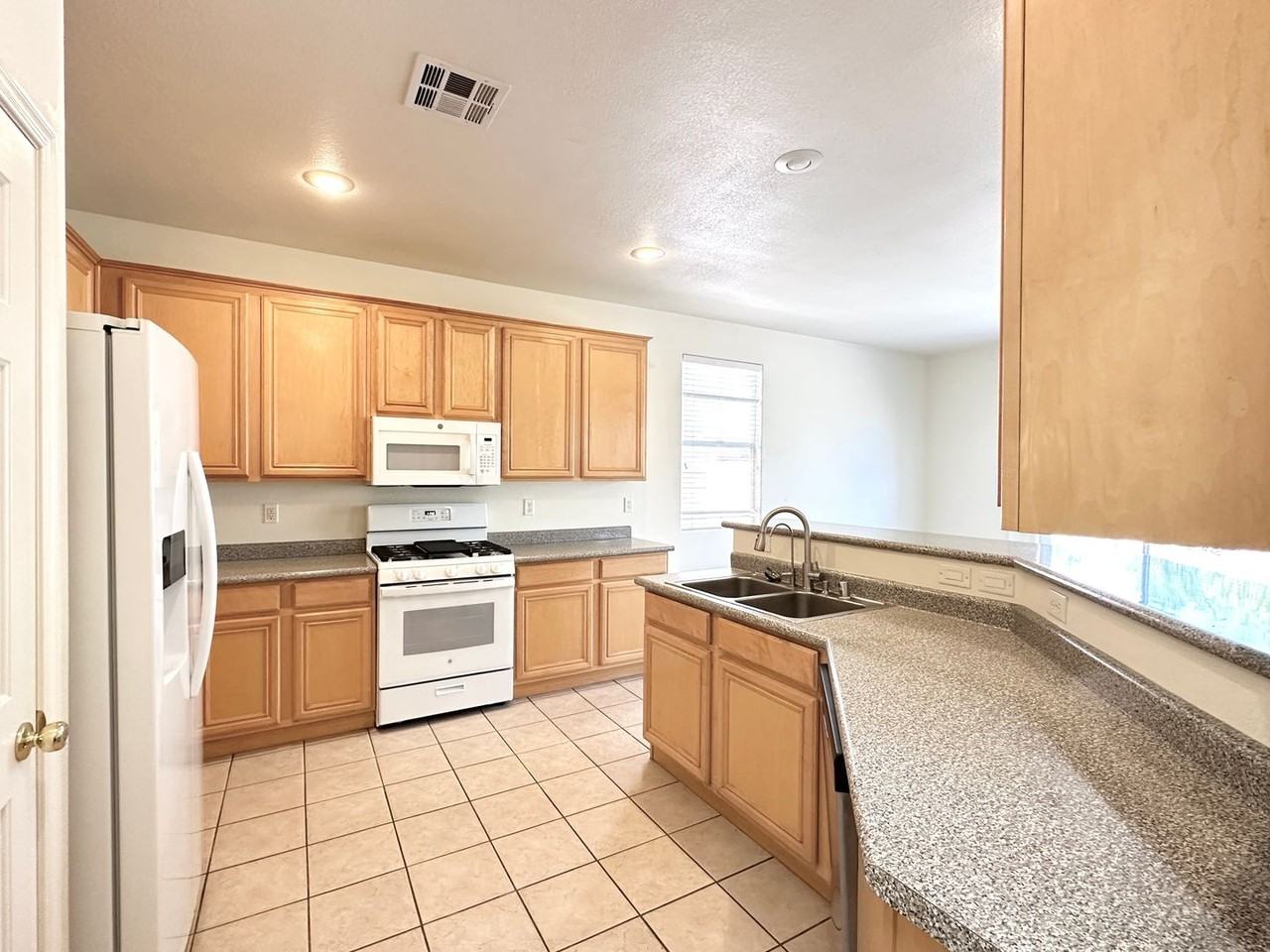 11238 Tribiani Ave - Photo 5 of 23