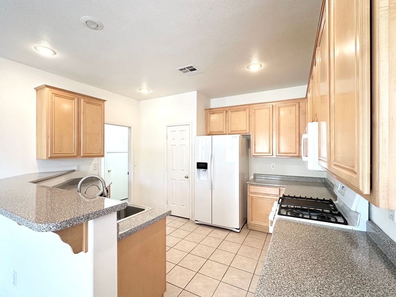 11238 Tribiani Ave - Photo 6 of 23
