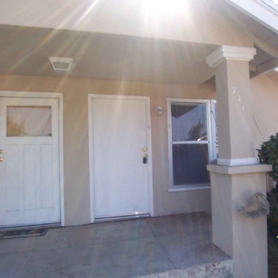 741 Mariposa Ave - Photo 2 of 2